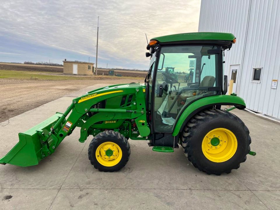 John Deere 3033R