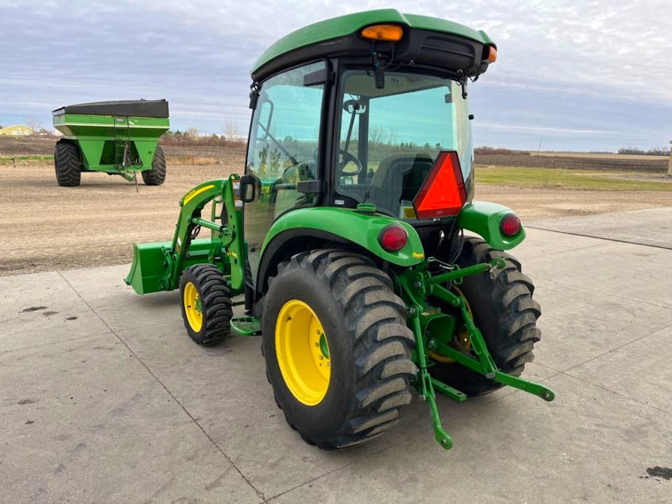 John Deere 3033R