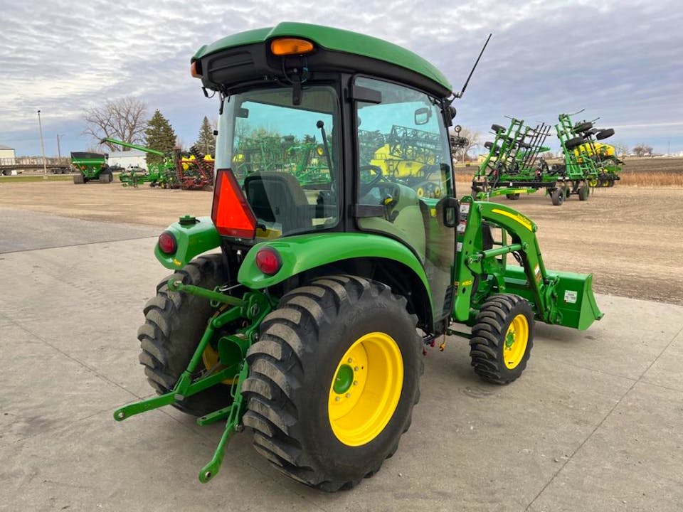 John Deere 3033R