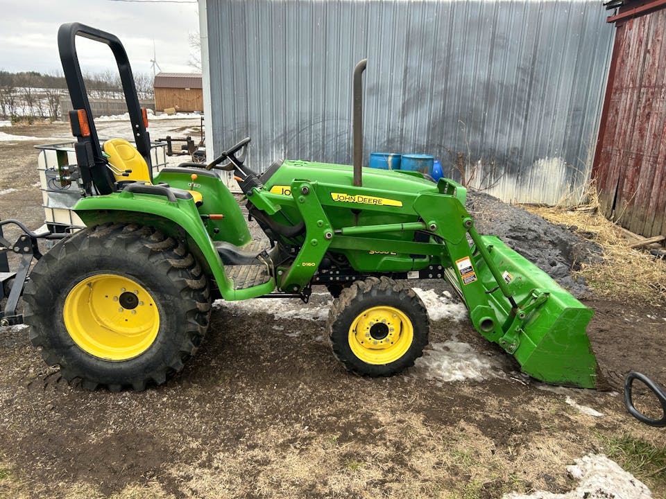 John Deere 3038E