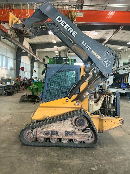 John Deere 323E