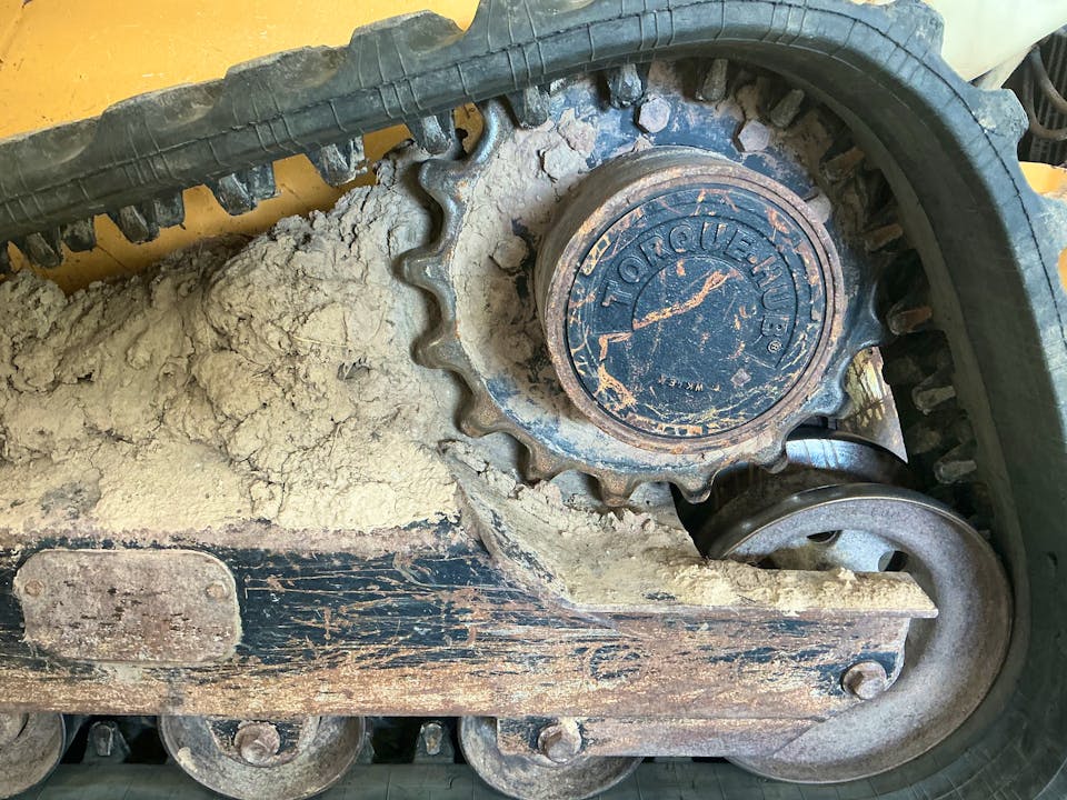John Deere 323E
