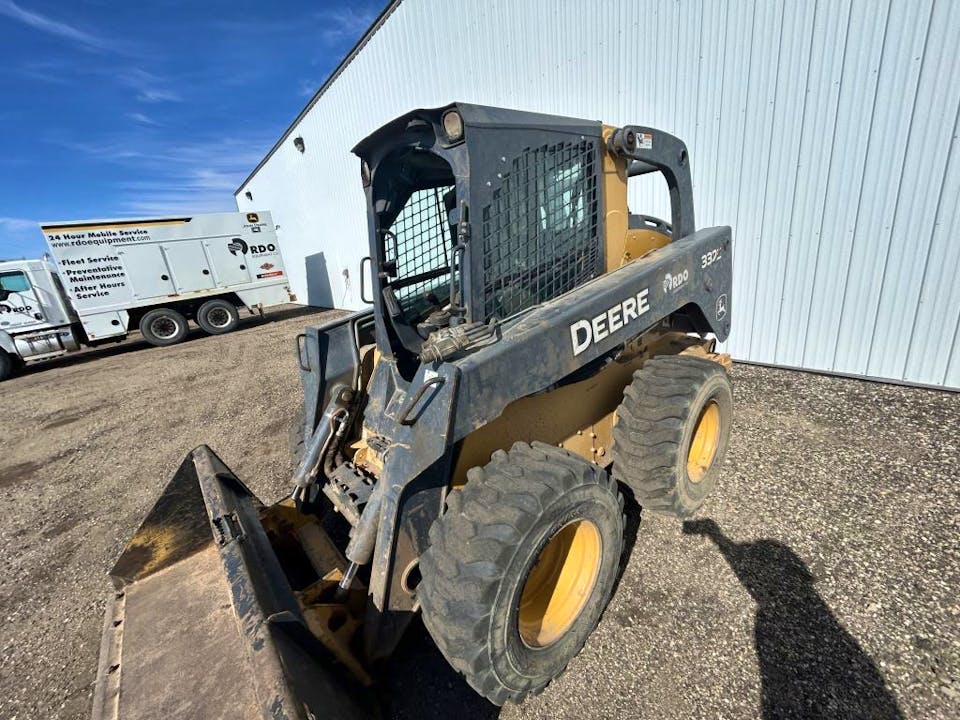 John Deere 332E