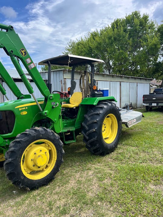 John Deere 5065E