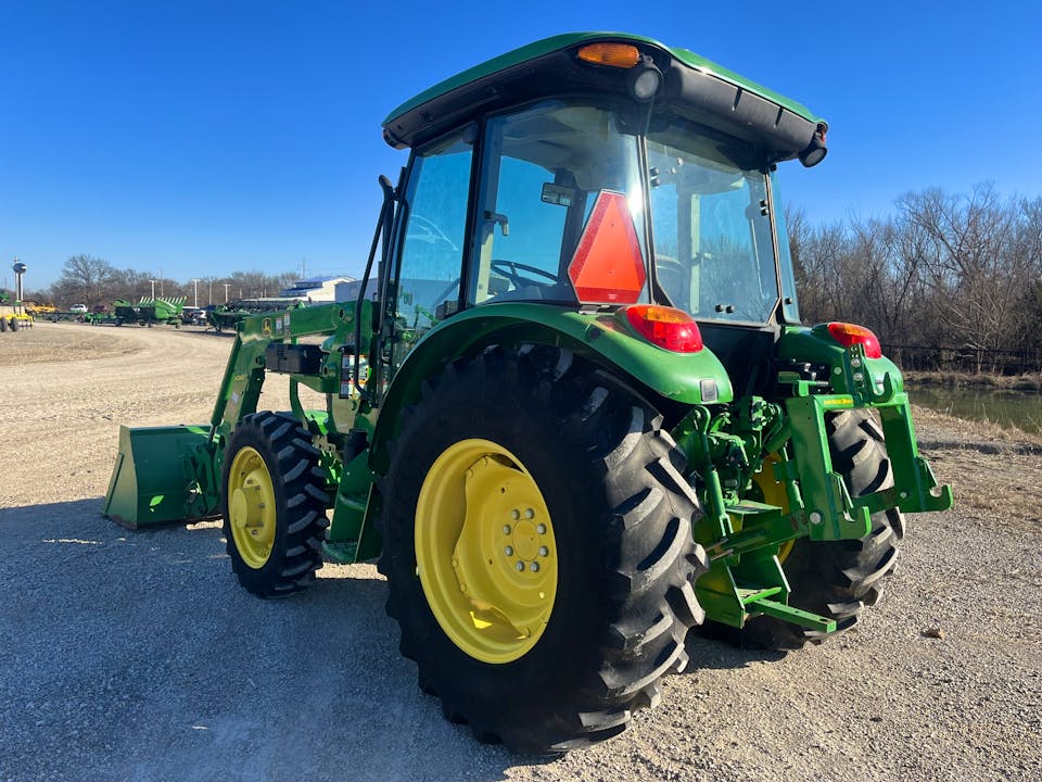 John Deere 5065E