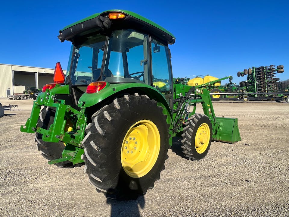 John Deere 5065E