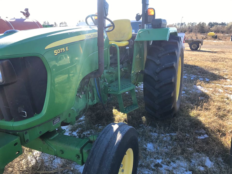 John Deere 5075E