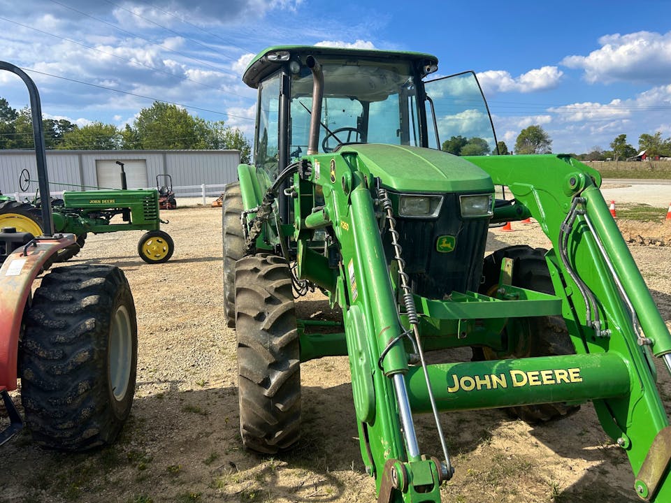 John Deere 5085E
