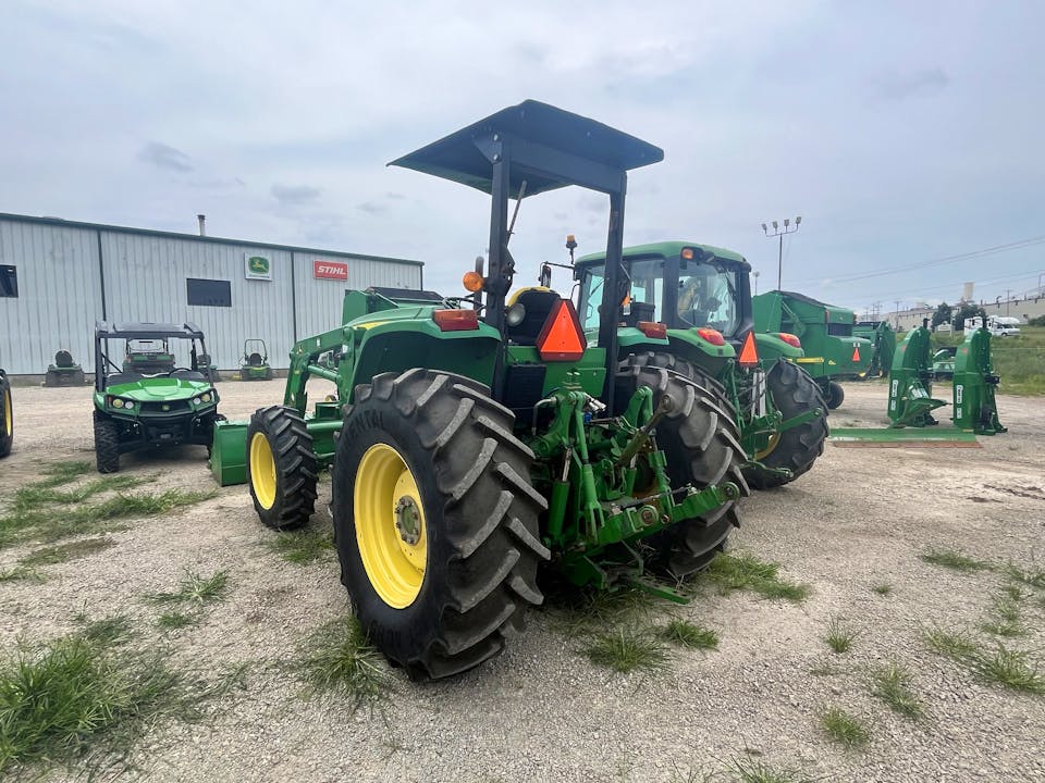 John Deere 6105D