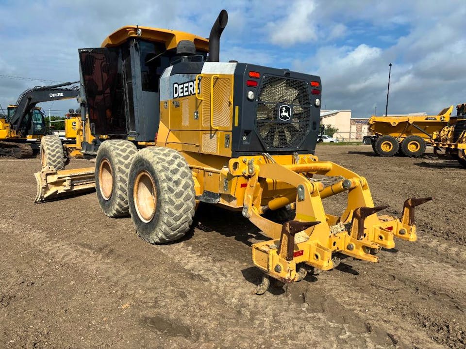 John Deere 670G