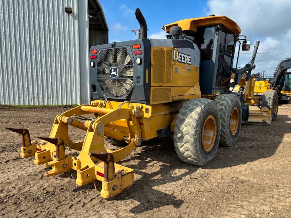 John Deere 670G