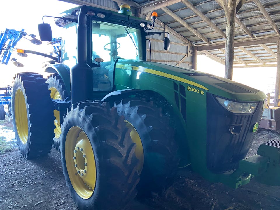 John Deere 8260R