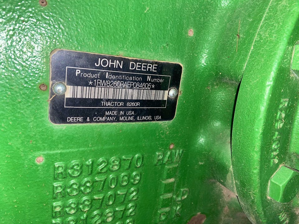 John Deere 8260R