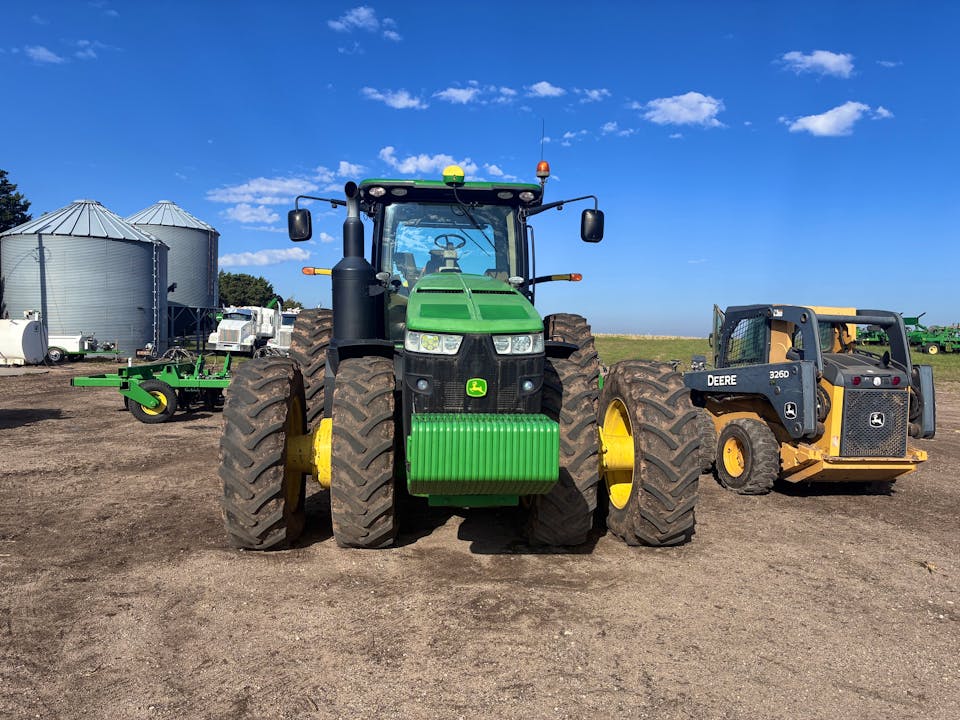 John Deere 8320R