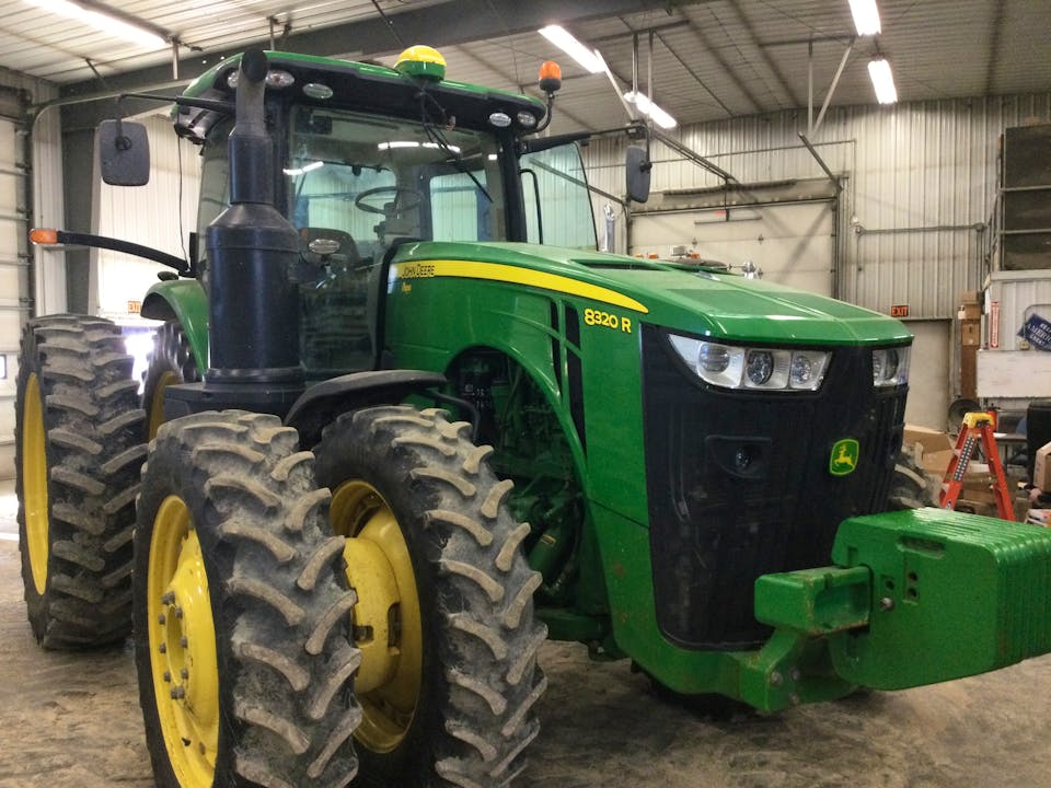 John Deere 8320R