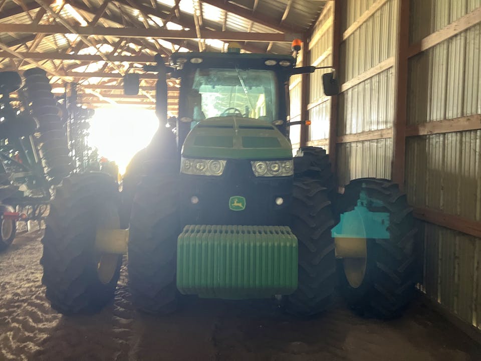 John Deere 8335R