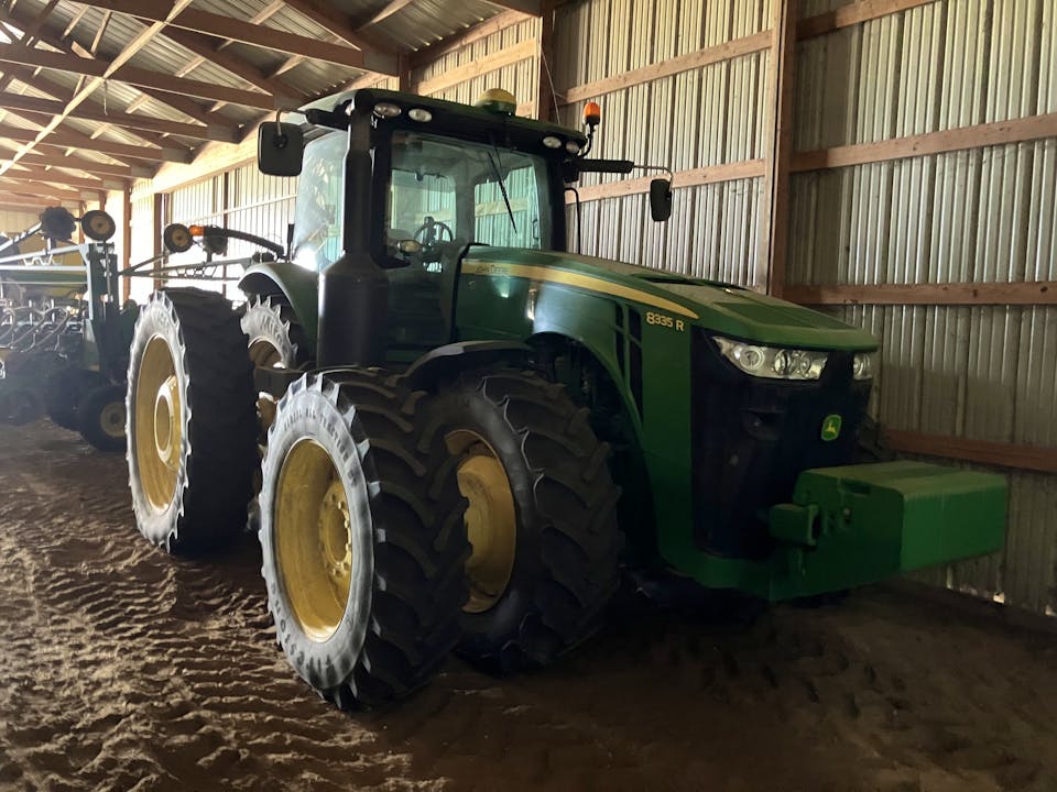 John Deere 8335R