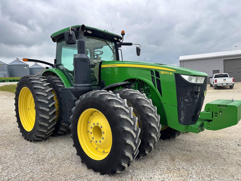 2014-john-deere-8370r-975438
