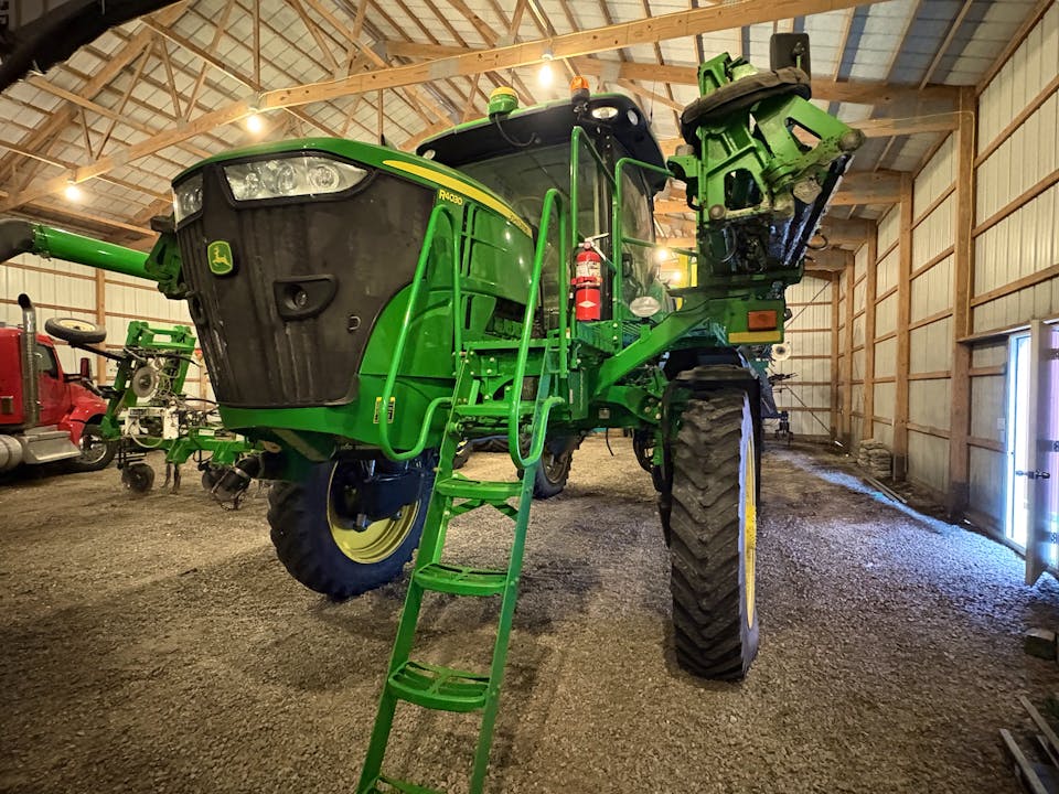 John Deere R4030