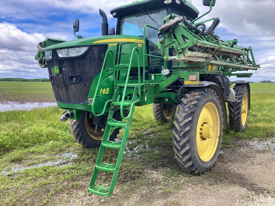 John Deere R4038