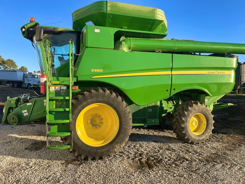 John Deere S660