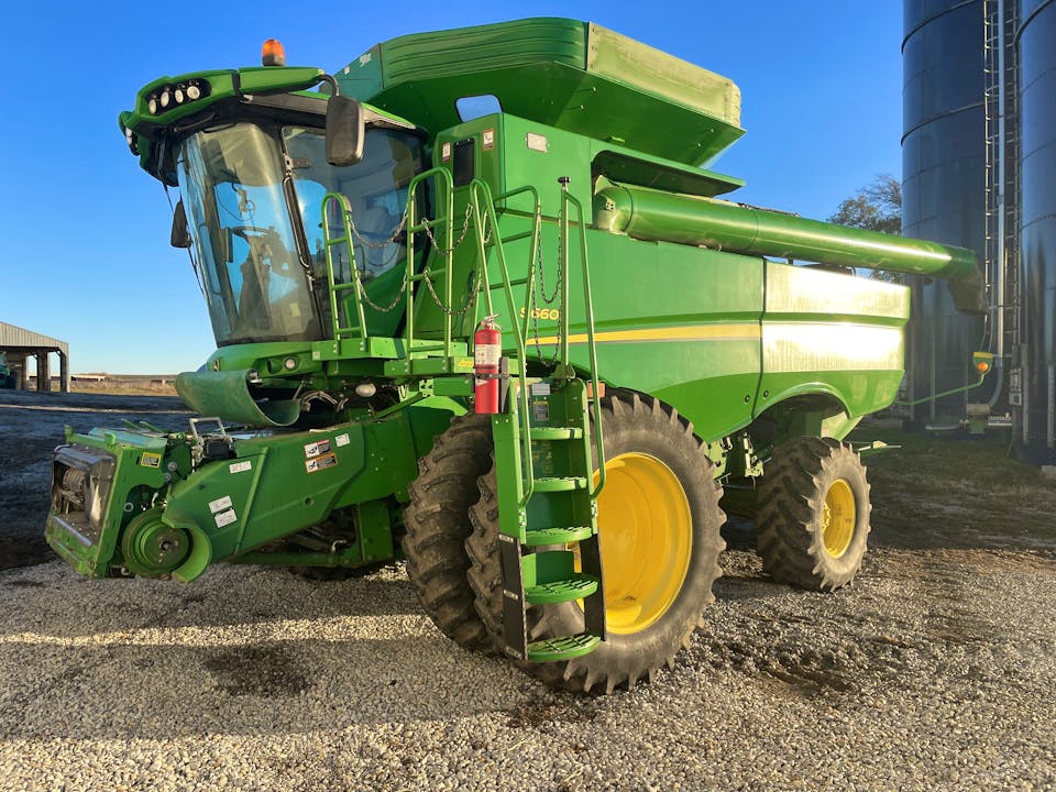 John Deere S660