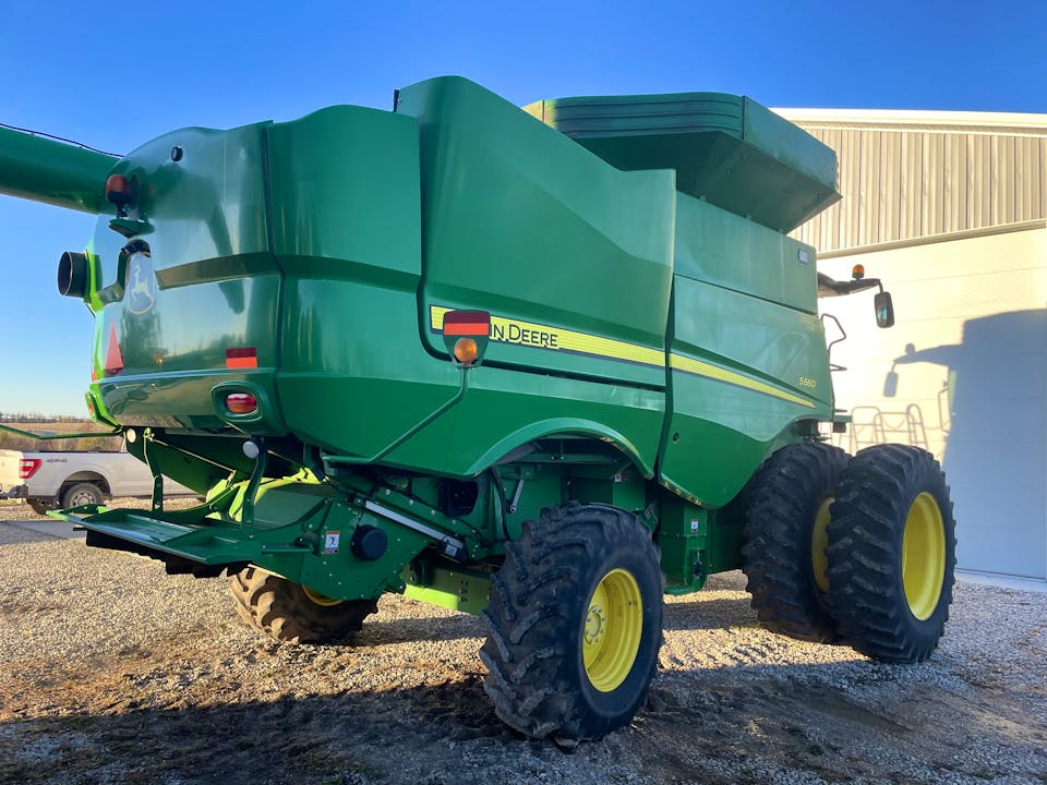 John Deere S660