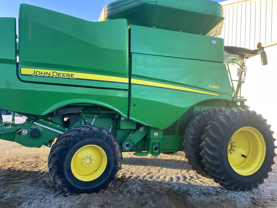 John Deere S660