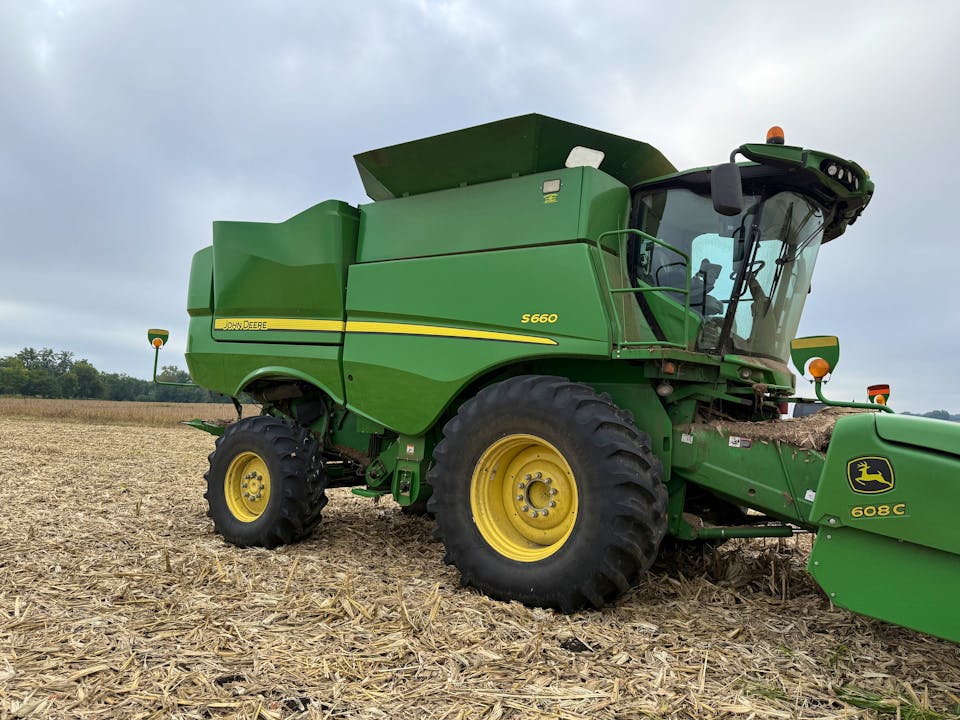 John Deere S660