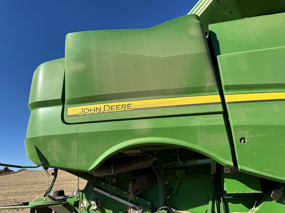 John Deere S670
