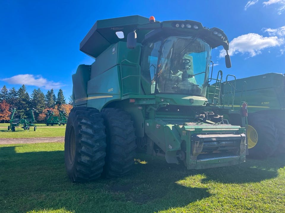John Deere S670