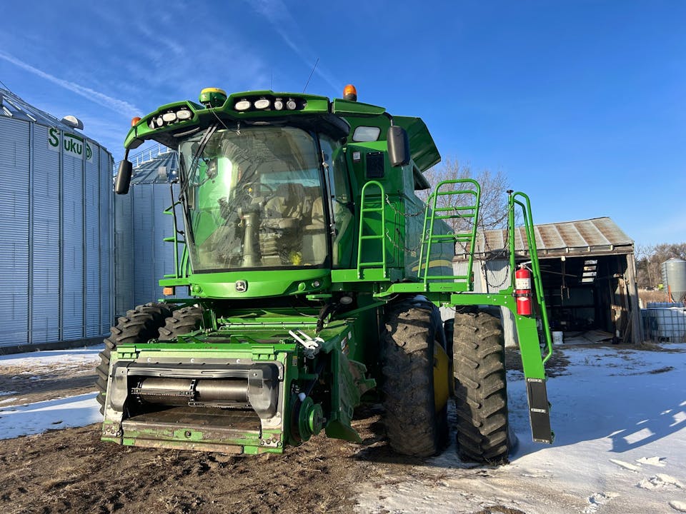 John Deere S670