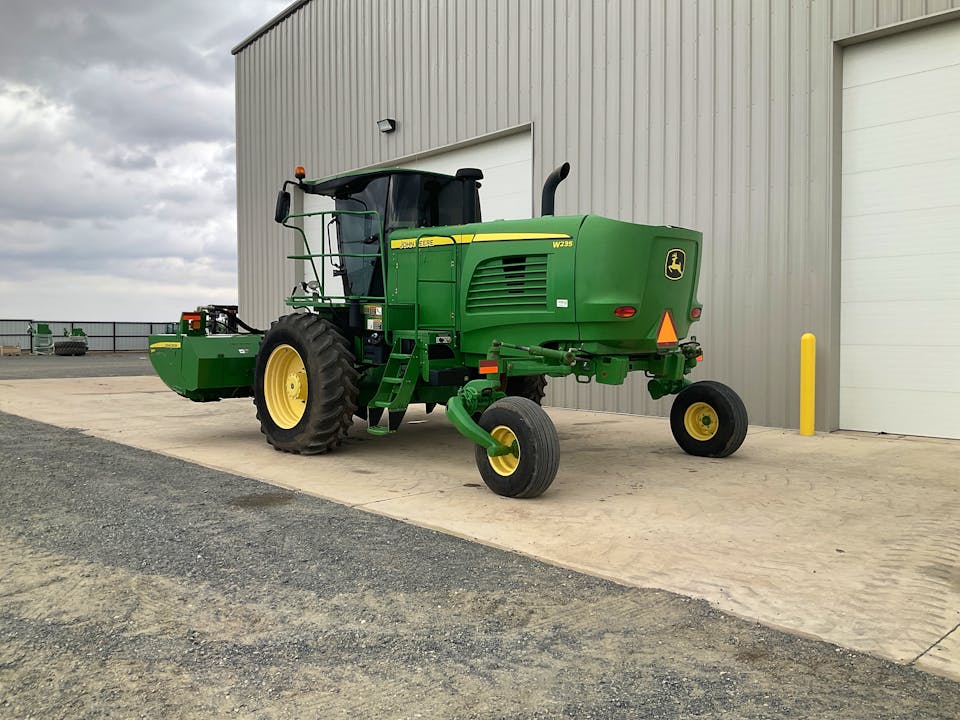 John Deere W235