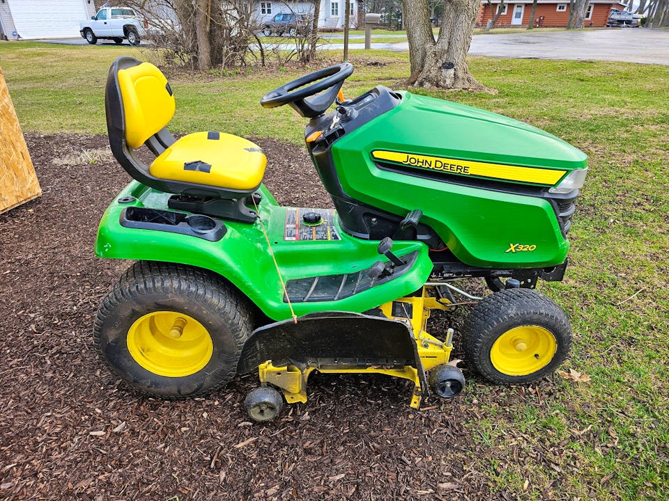 John Deere X320