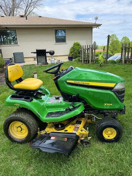 John Deere X324