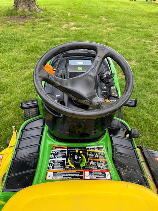 John Deere X324