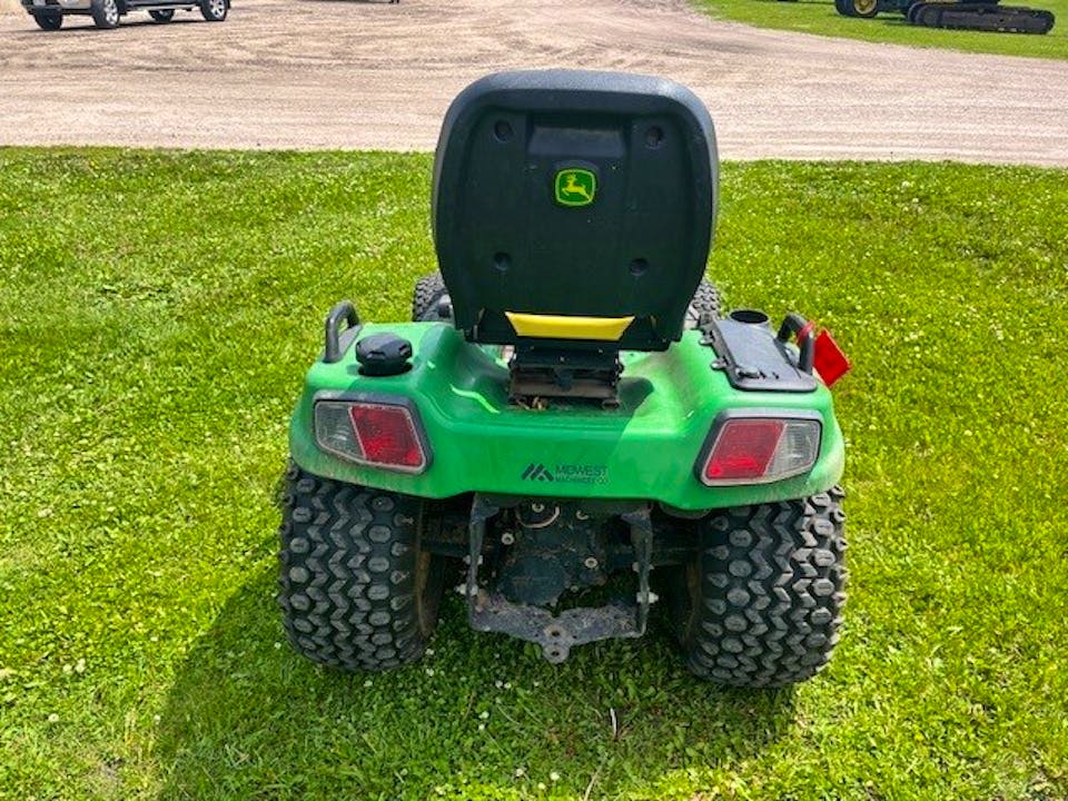 John Deere X738