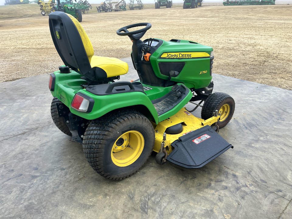 John Deere X750