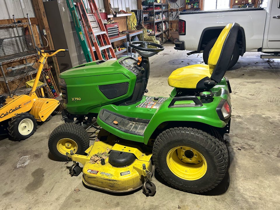 John Deere X750