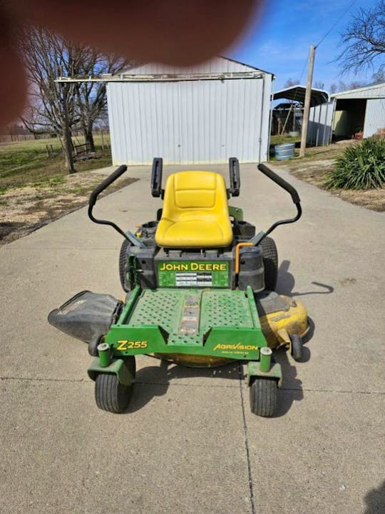 John Deere Z255