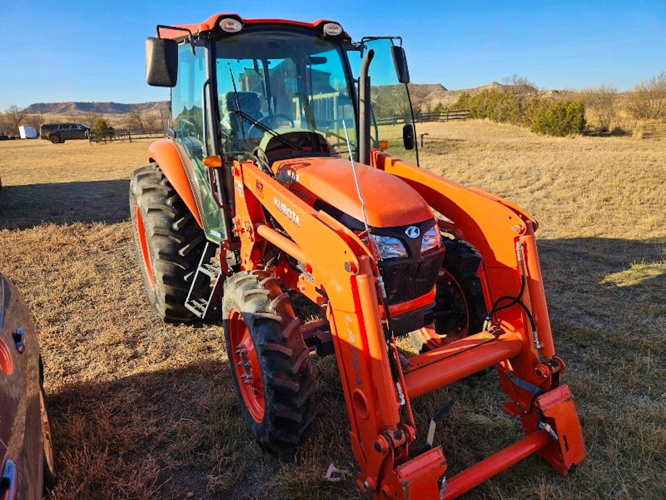 Kubota M7060
