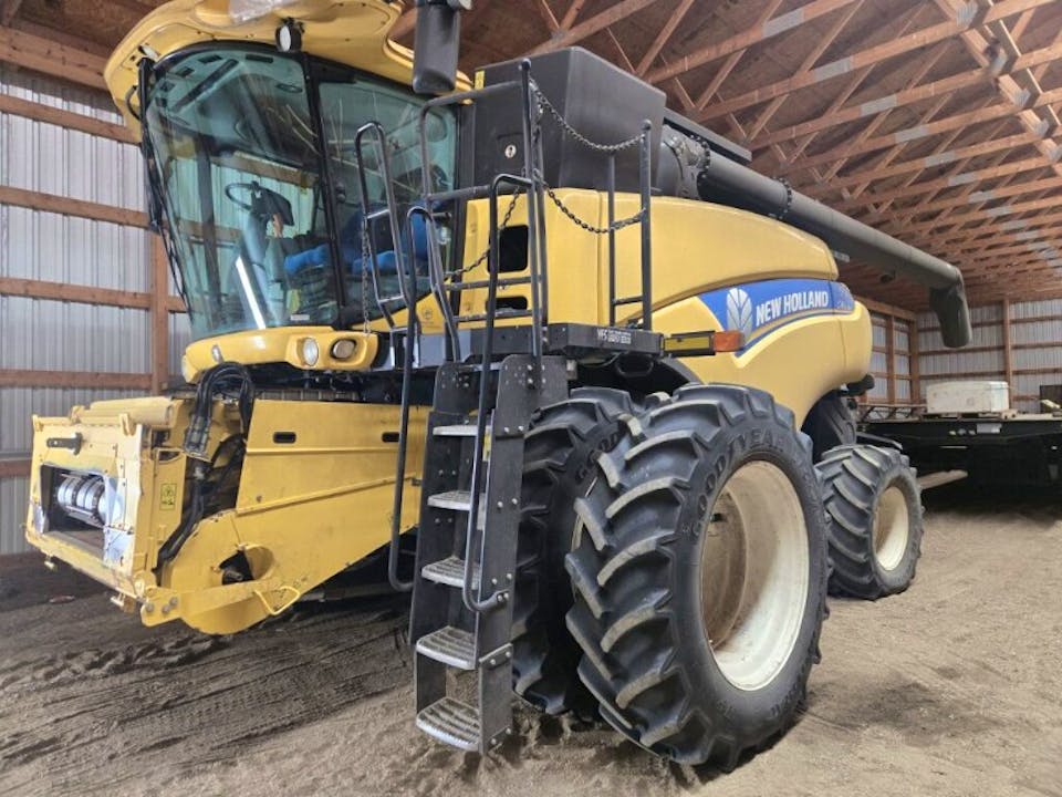 New Holland CR8090