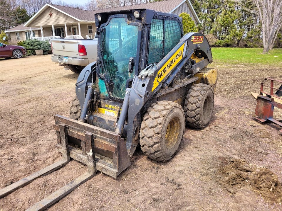 NEW HOLLAND L230
