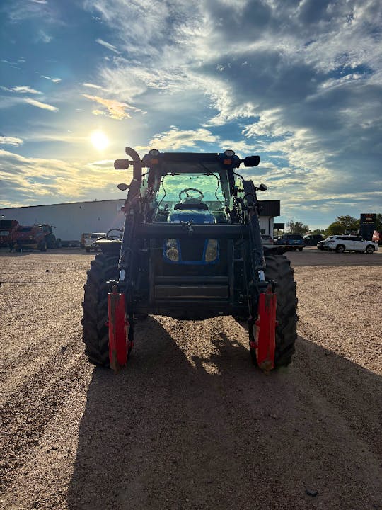 NEW HOLLAND T6165