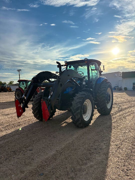 NEW HOLLAND T6165