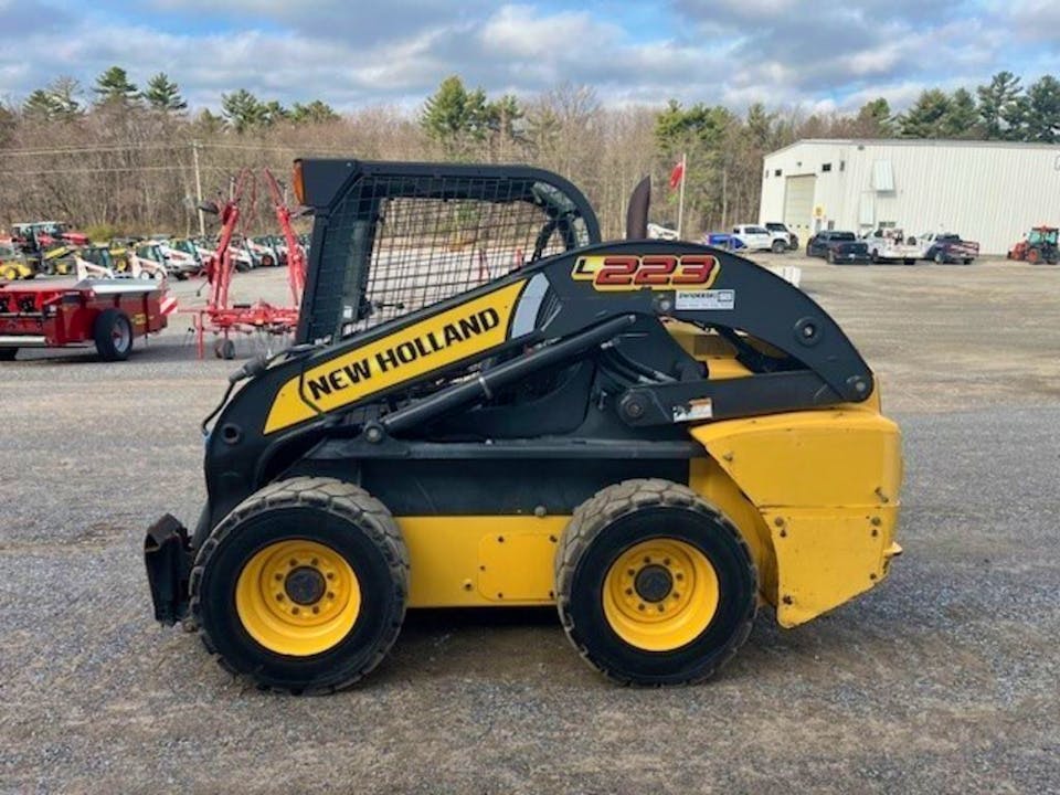 New Holland L223