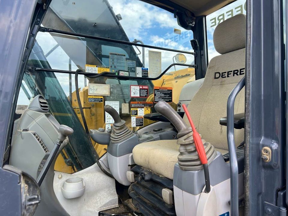 John Deere JD245G LC