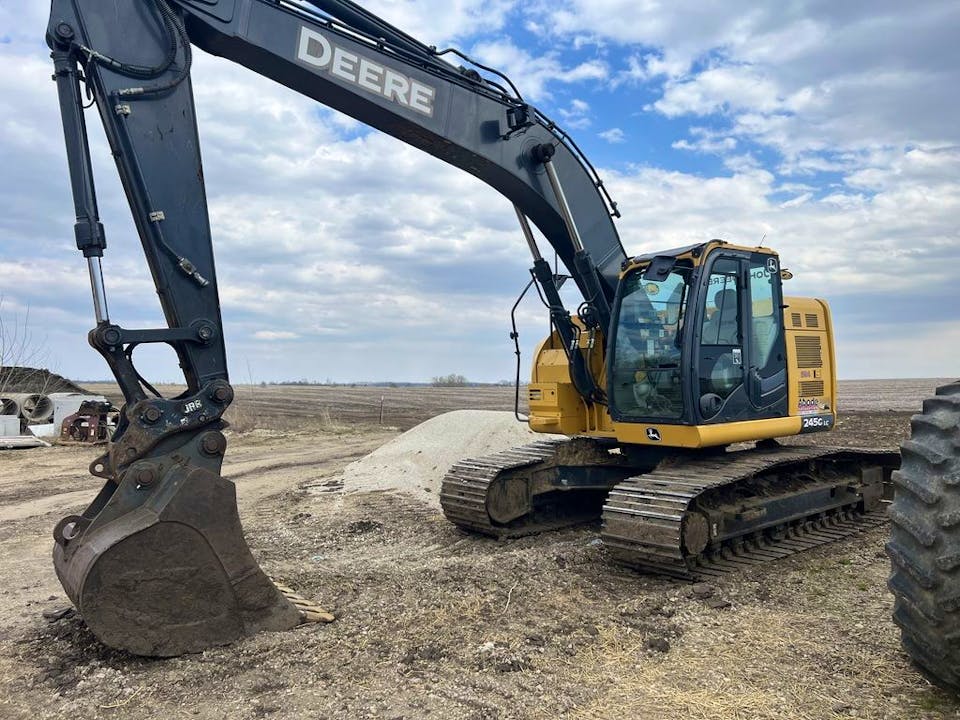 John Deere JD245G LC