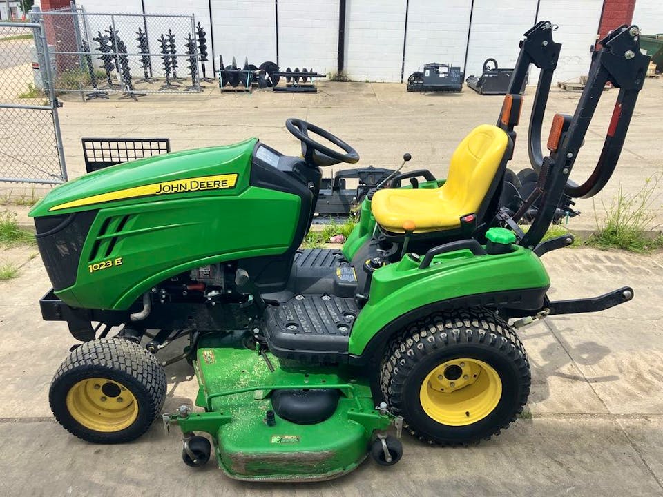 John Deere 1023E
