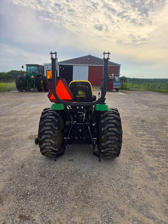 John Deere 2032R